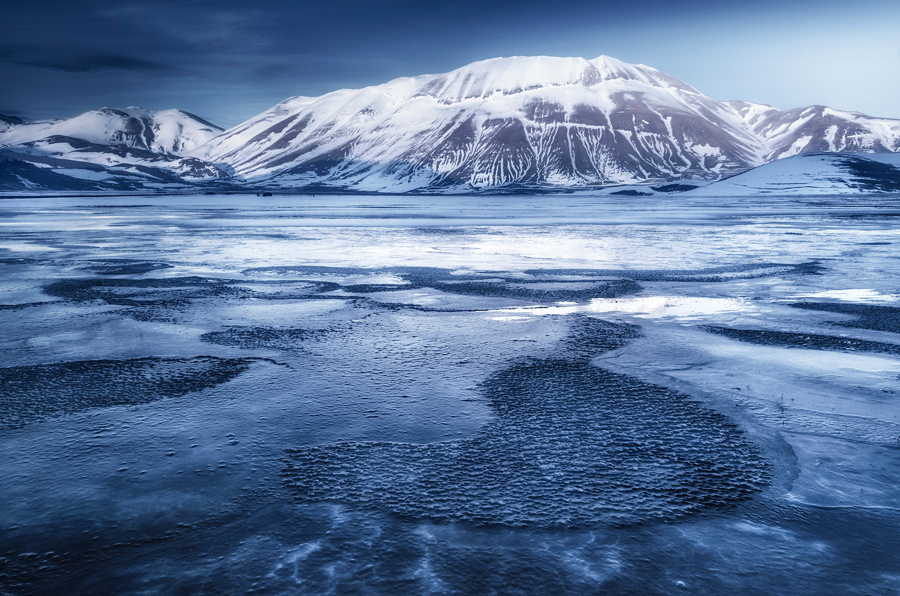 Monochromatic ice (di STE888)
