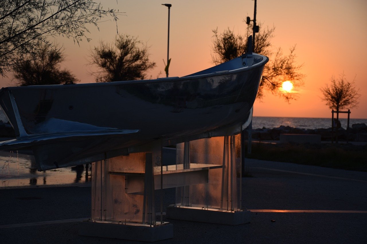 sagome al tramonto