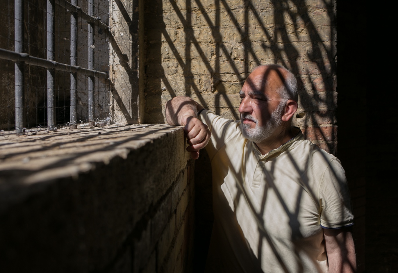 ritratto del fotografo Adriano Mugnani