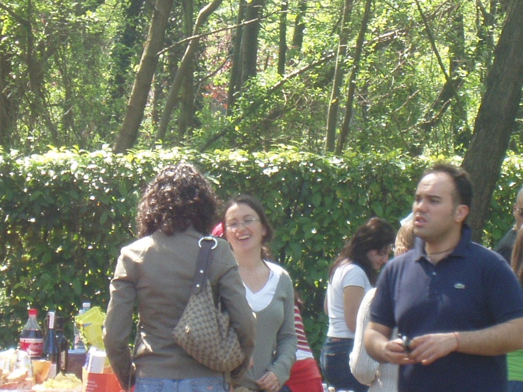 F occhi chiusi