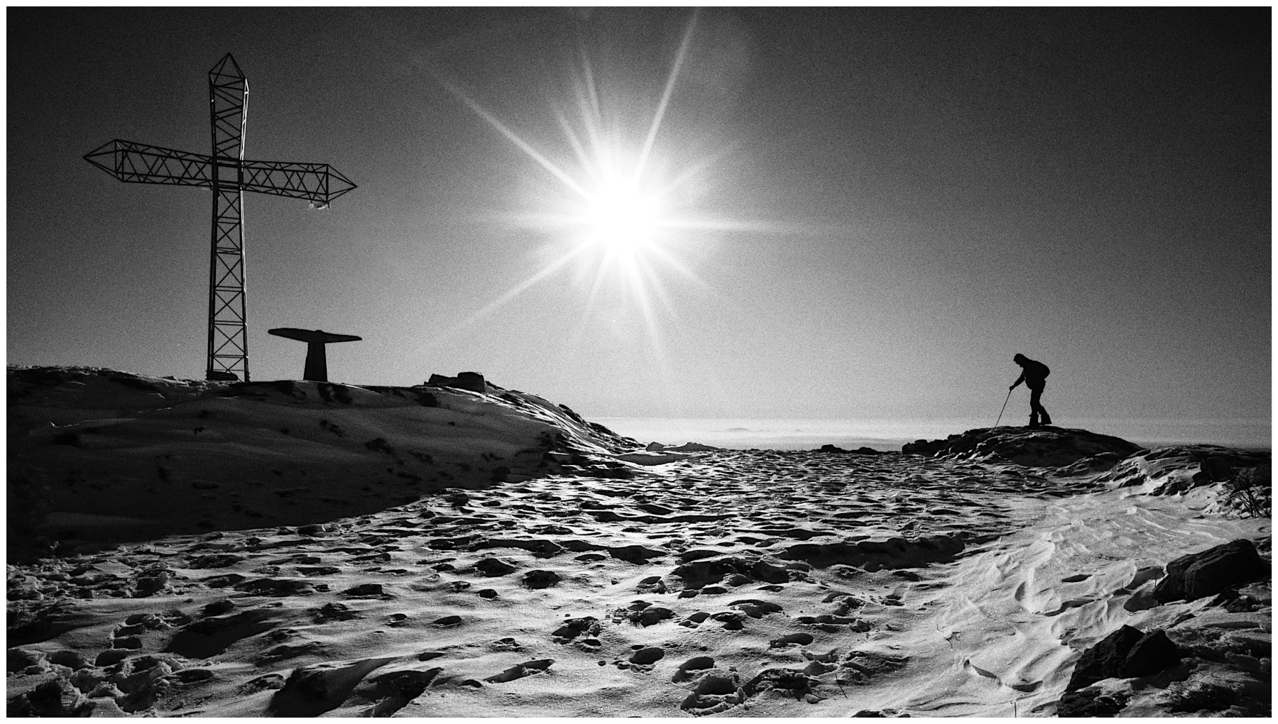 controluce spietato nell'autoscatto di vetta