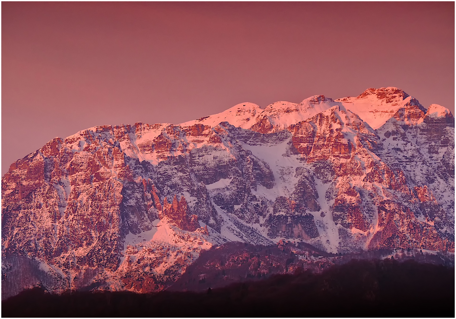 alba invernale sul Monte Carega