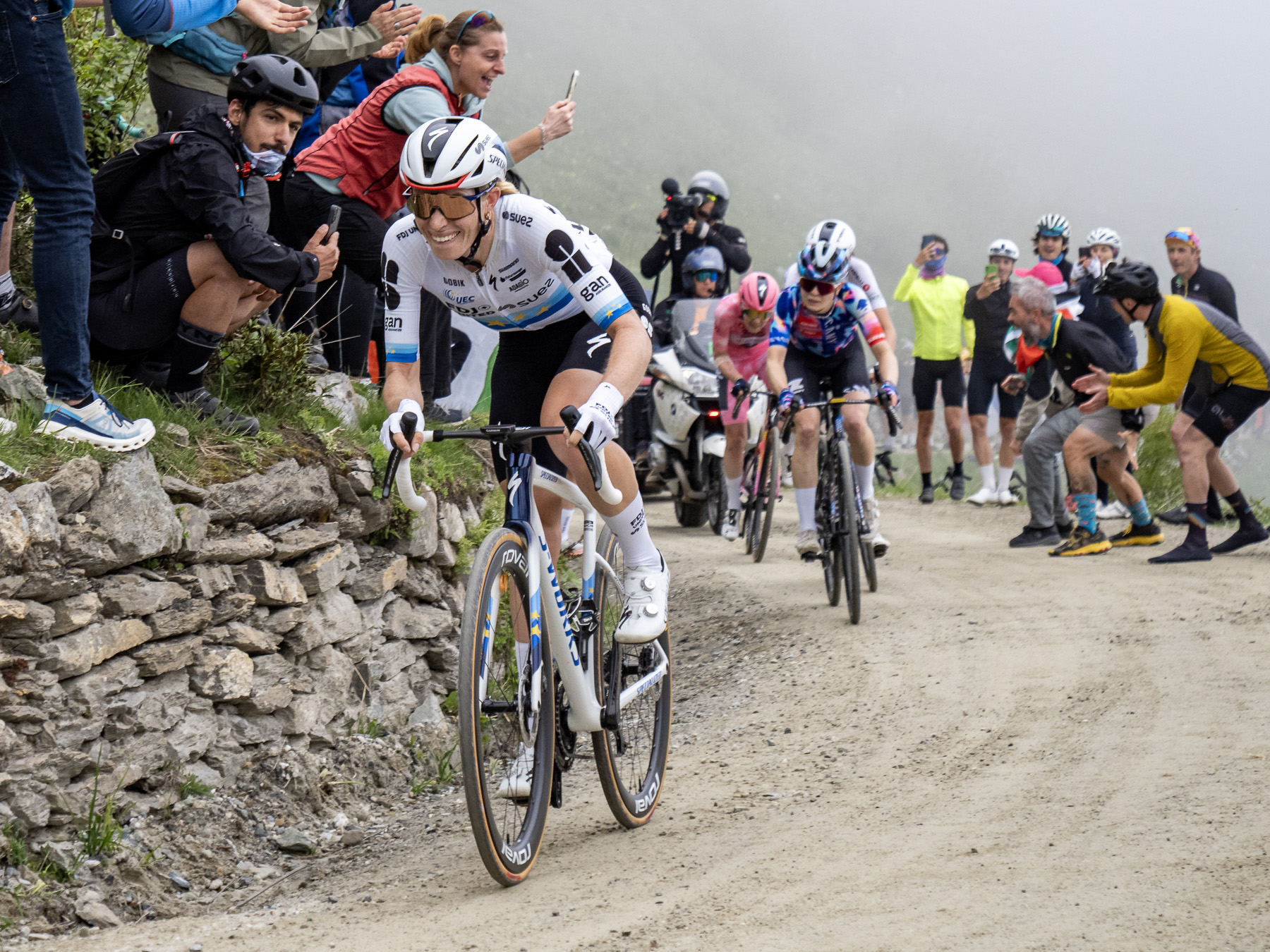 La regina del Giro Women vince sul Colle delle Finestre