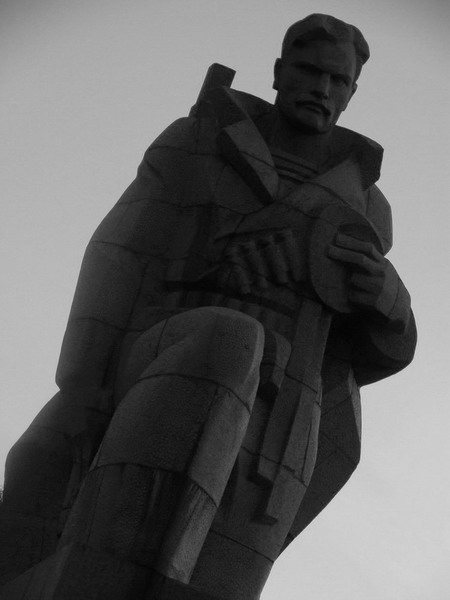 statue