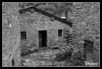 Vecchie baite di montagna, fotografate in Val di Mello (SO): il soggetto credo si presti ad essere visto in bianco e nero.

Canon EOS 300D con EF 24-105L a 24 mm