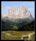 il Passo del Sella visto dal Passo Gardena il Passo del Sella visto dal Passo Gardena
