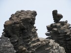Passeggiando per il lungomare di Acitrezza  possibile vedere pure queste strane formazioni laviche!