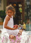 Bimba con mela Bimba con mela