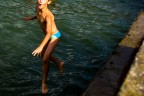 Bagno nel lago d'iseo a Carzano, Monteisola, ferragosto.

Qualche parallelismo con questa: http://www.photo4u.it/viewcomment.php?pic_id=106948