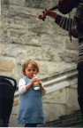 Budapest 2006.Una musicista di strada e la sua bambina,