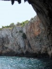 Salento: una parete rocciosa ripresa dall'interno della grotta Zinzulusa, Castro. Ogni critica costruttiva  ben accetta