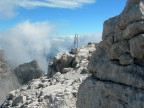 Questa  la vetta del Campanil Basso (2883 m) nel gruppo del Brenta, raggiungibile dopo 3 ore e mezza di arrampicata.
Nikon Coolpix 7900 in modalit automatica.
Tempo bello ma freddo e ventoso...