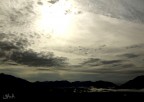 Dove si perde l'orizzonte?
Quali sono i limiti e i confini dettati dallo spazio?
E come attraversarne le porte se non passando dal cielo?
