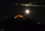 Tana per la luna..
poco tempo per scattare con un cavalletto improvvisato..
tutto talmente reale da parer finto..
