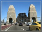 Sydney, Harbour Bridge
Mentre stavamo per salire sul ponte, io ero pronto con la macchina fotografica per 'immortalare' il momento... 
Nel scegliere lo scatto ho cercato quello che avesse maggior senso di movimento e di vitalit, due caratteristiche di questa bella e moderna citt.