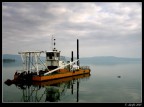 Nell'atmosfera "monocromatica" di una giornata sul Trasimeno, quella draga dava mostra di s.

Suggerimenti e critiche sempre ben accetti. Non lesinate! ;-)