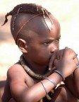 gli himba sono una popolazione seminomade del nord della namibia. una delle caratteristiche  la cura estrema della propria persona.