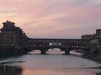 Ponte Vecchio di sera con un bel tramonto.