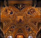  il soffitto della stanza di destra in S.Maria Maggiore. Si pu vedere in basso "l'occhio che tutto vede" tipico della tradizione arcaica e spesso assente nelle chiese perch utilizzato maggiormente in ambienti esoterici.