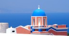 Campanile nello scenario dell'isola di Santorini.