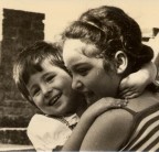 L'abbraccio. L'abbraccio.