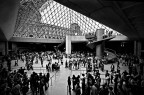 louvre: sotto la piramide louvre: sotto la piramide