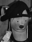preadolescente triste con cappellino preadolescente triste con cappellino