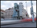 ...ho aumentato l'esposizione per avere l'effetto del tram che mi perfora il palazzo,ci sono riuscito.