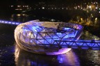"Murinsel" Isola acquatica realizzata dal Newyorkese Vito Acconci  sul Mur. Fiume che attraversa la Citt di Graz, Austria.