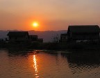 tramonto sul lago inle tramonto sul lago inle