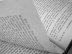 Ancora una macro con la Digimax201, in bianco e nero le pagine di un libro