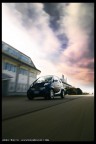 una normale Smart  in movimento una normale Smart  in movimento