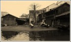 La tradizione degli squeri  antica quanto Venezia, essendo questa citt indissolubilmente legata all'acqua e quindi alle imbarcazioni per il trasporto di persone ed oggetti. "Barca xe casa" fu detto per secoli a Venezia.

Il loro nome deriva da uno strumento di lavoro, la squadra, detta in dialetto veneziano "squara". Inizialmente lo squero era il luogo in cui venivano costruite e riparate ogni sorta di imbarcazioni, dalle galere alle gondole, dalle grandi navi ai sandaletti.