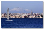 Siracusa porto grande,alle spalle l'ETNA..