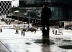 Un uomo a La Défense Un uomo a La Défense