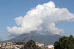 Una nube piroclastica  uscita dal Vesuvio..
Scappaaaaa a