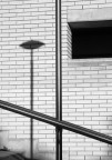Questo scatto  frutto di una giornata street; il "vedo non vedo" del Disco Volante e la foglia secca che sembra dire "aiuto..non portarmi via!" mi hanno fatto decidere.

1/1600 ,  F/3.5  ,  ISO64  ,  24.1mm