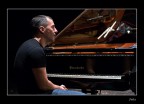 ..per chi non lo conosce  il pianista di Mario Biondi..
..per chi lo conosce  un grande giovane pianista, forse ancora un po' sottovalutato..