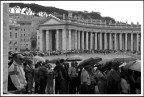 Fila di fedeli e di colonne... Fila di fedeli e di colonne...