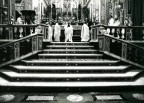 Cassino, durante la consacrazione a sacerdote.

Pellicola Tmax 400 tirata a 1600

Tempo 1/15 - F 1.8 - 28 mm