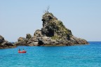 Uno degli spettacoli pi belli che la Calabria offre: Un ulivo crescituo in cima ad uno scoglio al quale ha dato il nome.