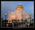 Moschea di Bandar Seri Begawan, in Brunei ora del tramonto.

Critiche e commenti sempre graditi.