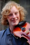 il sorriso del giovane violinista il sorriso del giovane violinista