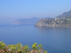 L'incantevole azzurro perlato di una mattina di primavera. 21 Aprile 07 ore 10:22; Sentiero Azzurro, tra Manarola e Corniglia (cinque Terre)