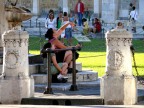 (... ma non c'era nessuno che stesse precipitando gi dalla Torre Pendente!). Ripresa in Piazza dei Miracoli a Pisa. FZ50, f 4, 1/200, ISO 100, lungh. foc. 420 mm equiv.