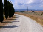 Paesaggio nel pisano, in vicinanza di Volterra sulla strada che conduce a San Giminiano)
Lumix FZ50, f 8, 1/400, ISO 100, lungh. foc. equiv. circa 40 mm