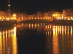 Il centro storico di Pisa come lo si vede dalla riva nord dell'Arno scendendo al livello del fiume.
DMC FZ50, f/6.3, 2.5 secondi, ISO 100, lungh. foc. circa 130 mm equiv.; 1/8/07 ore 22.10