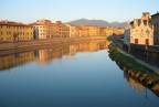 L'Arno a Pisa, da ponte Solferino, in un pomeriggio  invernale. Immagine ripresa con digitale compatta Canon DIGITAL IXUS 400 in automatismo (f/2.8, 1/400 sec, dist. foc. 7 mm effettivi. 30/1/2005, ore 16:55)