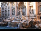se vai a Roma non puoi non visitare la fontana di Trevi, e cos mi sono messo a scattare fra la miriade di cinesi con le loro macchine compatte.
f4.5
1/800sec
ISO-400