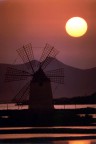 Dopo giorni di appostamenti e lunghe attese, finalmente il tramonto giusto.
Localit: Marsala